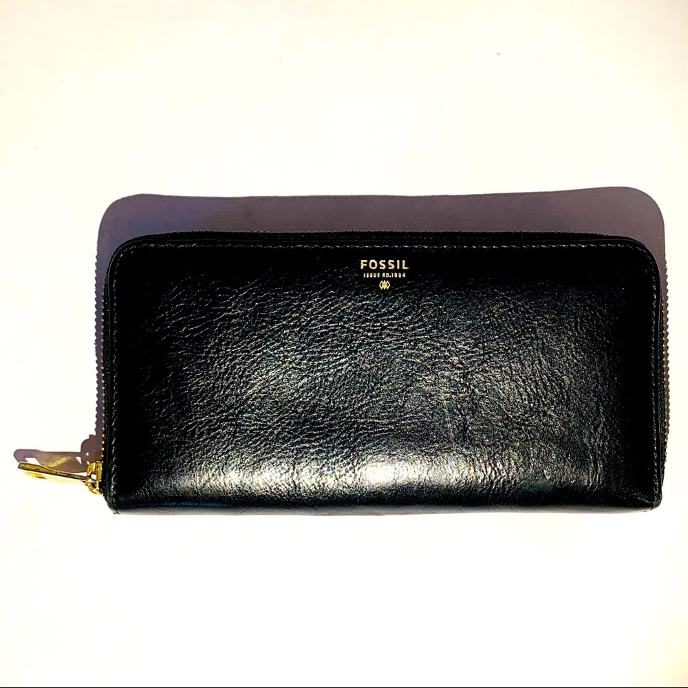 Fossil Black Leather Zip Wallet Gold Toned Hardware 4x8 Inches